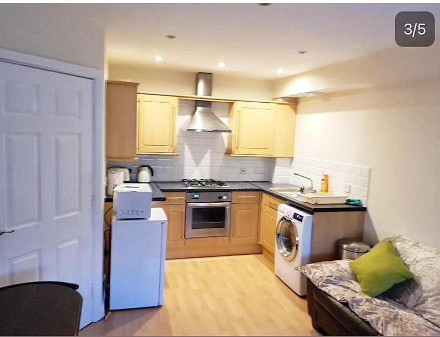 Pinfold Court Apartments Knowsley Exterior foto